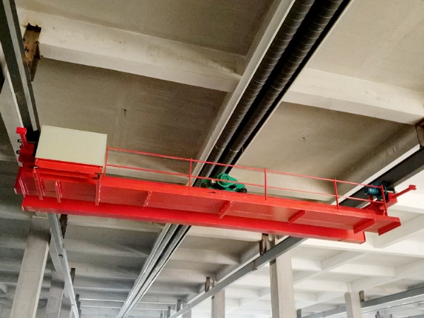 Suspension crane